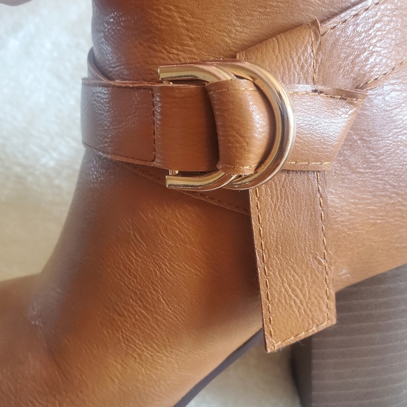 Heeled Short boots  .Are like NEW - Picture 6 of 6